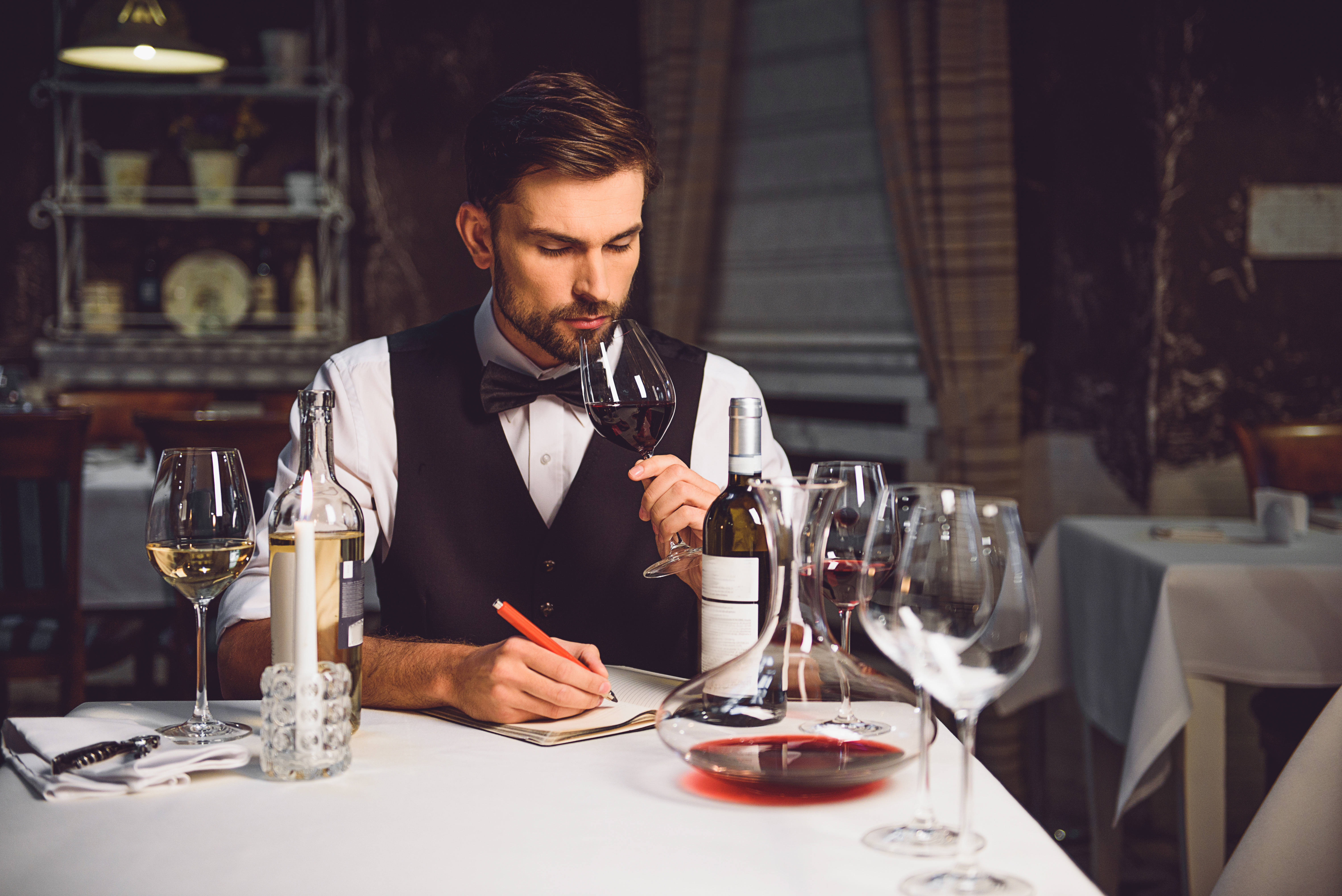 Berufsprofil Sommelier: Ein Job voller Geschmack Berufsprofil Sommelier: Aufgaben, Ausbildung und Karriere