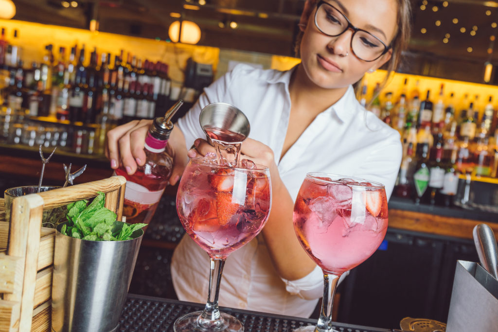 Alles über den Beruf als Barkeeper Jobbeschreibung eines Barkeepers