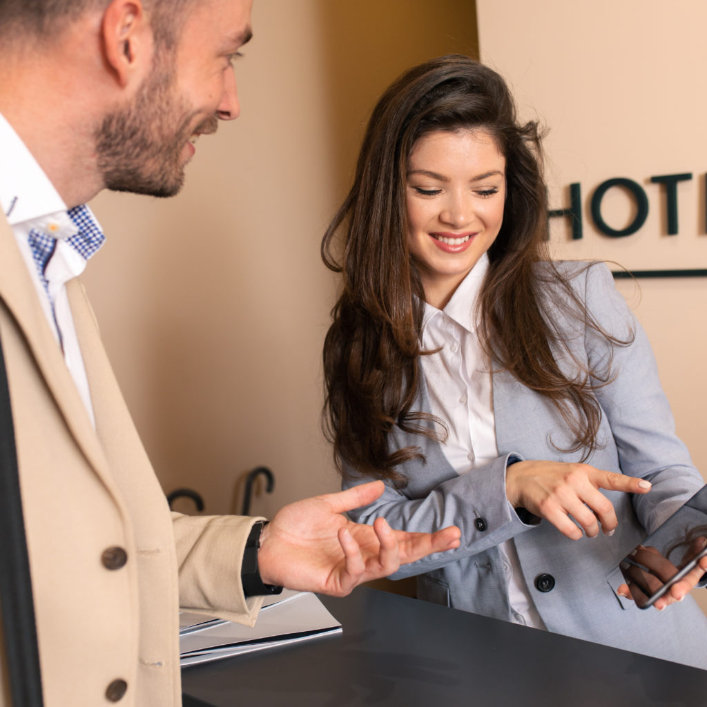 Hotelfachmann und Hotelfachfrau: Ausbildung, Beruf & Karriere Ausbildung Hotelfachfrau oder Hotelfachmann